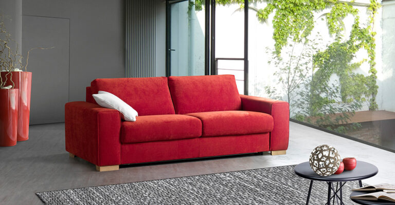 Canapé convertible dans un salon à la décoration de style industriel